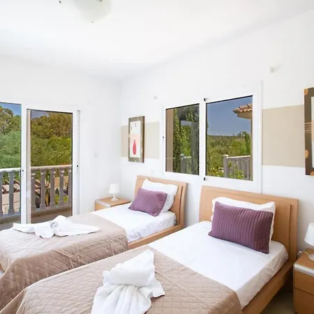 You Will Love This Luxury 9 Bedroom Holiday In With Private Pool 1379 Willa Ajia Napa